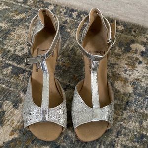 Latin dance 3.5” heels silver barely used